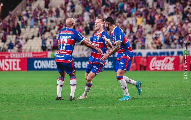 Jogadores do Fortaleza comemoram um dos gols no triunfo diante do Trinidense