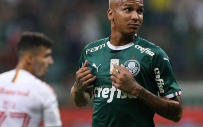 Deyverson fez um dos gols do Palmeiras no jogo contra o Santos neste sábado (18) pelo Campeonato Brasileiro