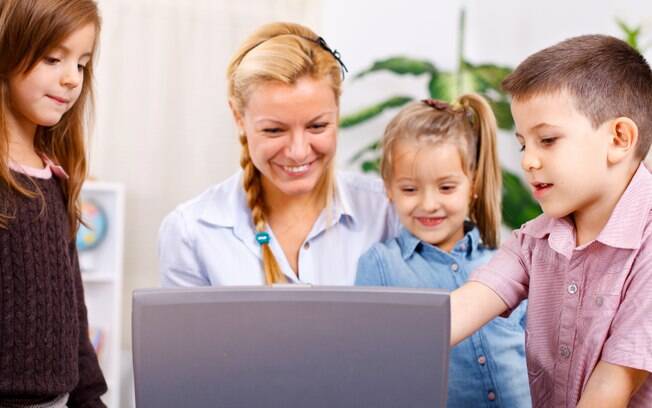 Plataforma híbrida de ensino envolve o aluno em todas as etapas do aprendizado
