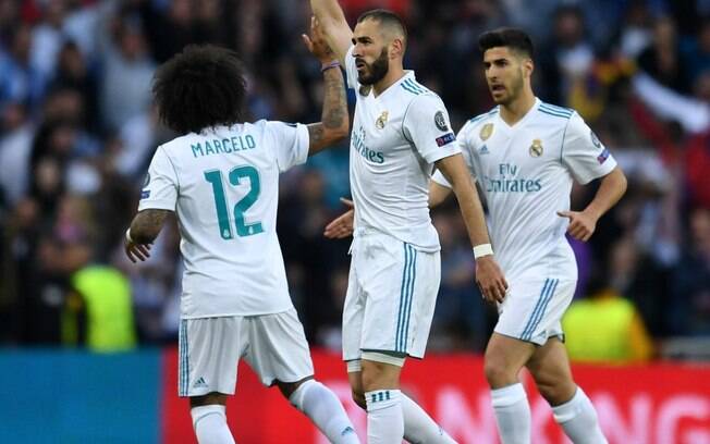 Benzema comemora primeiro gol do Real após cruzamento de Marcelo