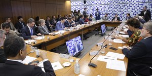 Oposição cobra Governo por ataques virtuais ao Congresso