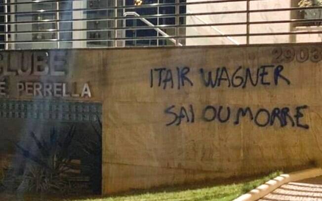 Muro do Cruzeiro pichado com ameaças