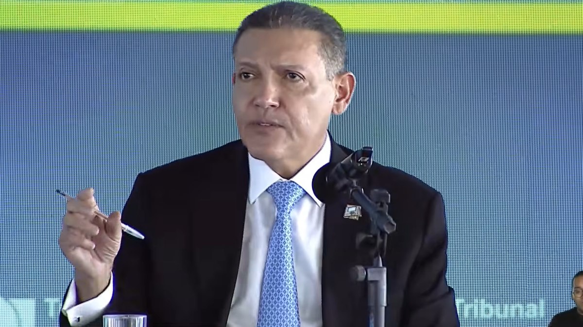 TSE nega acusação de Flávio sobre expulsão de fiscais - Foto