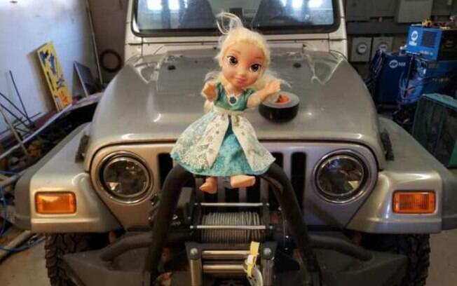 A boneca 'assombrada' foi enviada para a casa de um amigo da família a mais de 2 mil quilômetros de distância