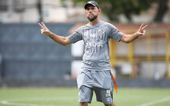 Justiça condena ex-jogadora que acusou Kleiton Lima, ex-Santos, de assédio Justiça condena ex-jogadora que acusou Kleiton Lima, ex-Santos, de assédio