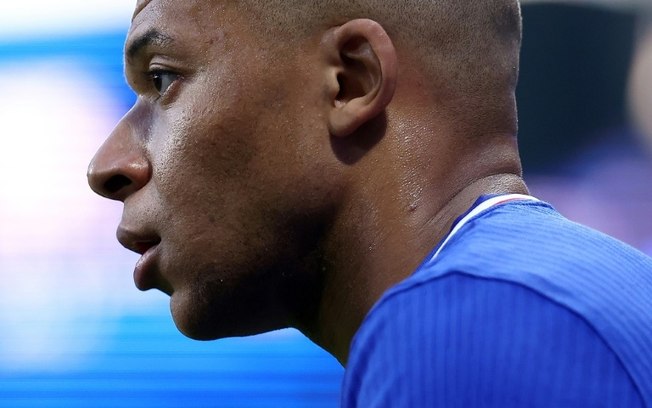 Kylian Mbappé durante amistoso entre França e Luxemburgo na última quarta-feira