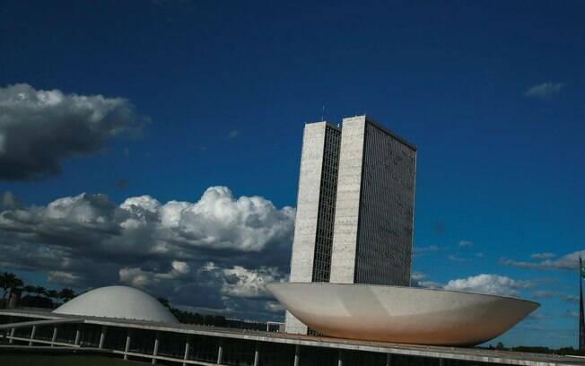 Senado derrubou veto de Bolsonaro, contrariando Paulo Guedes e liberando aumento a servidores públicos