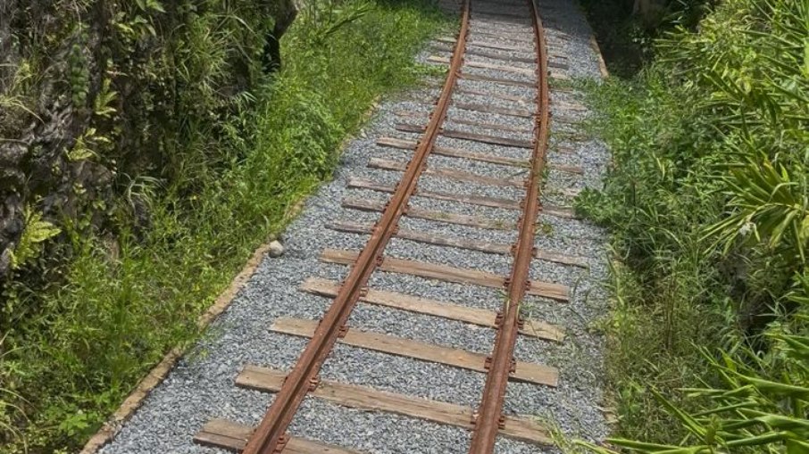 Túnel que fica antes da Estação Rufino de Almeida Túnel que fica antes da Estação Rufino de Almeida