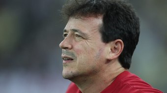 Diniz vê melhora no Fluminense e pede apoio da torcida após vitória