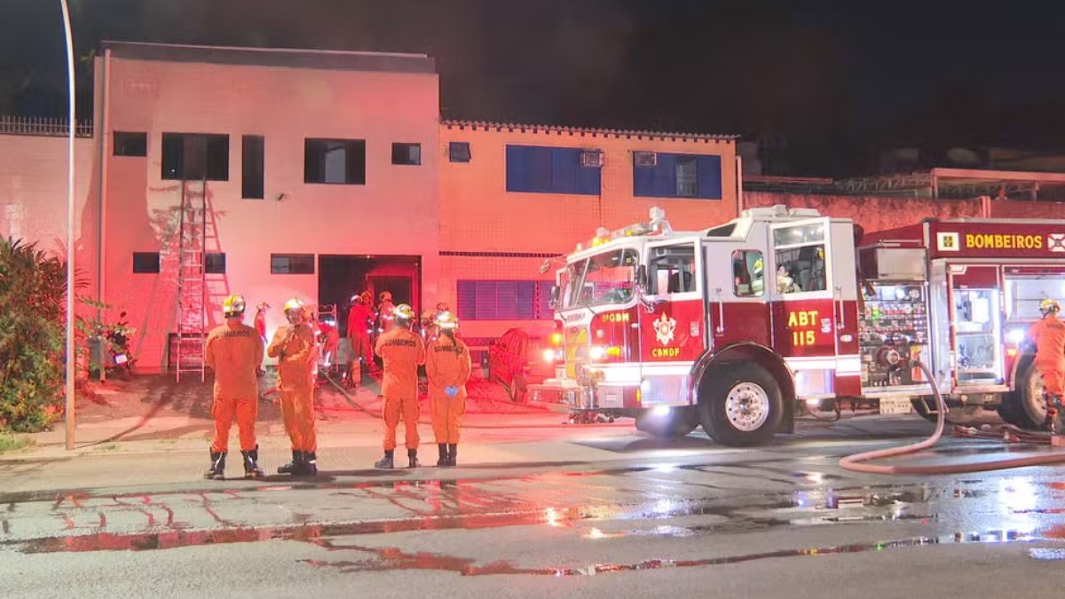 Incêndio começou no subsolo, segundo os bombeiros