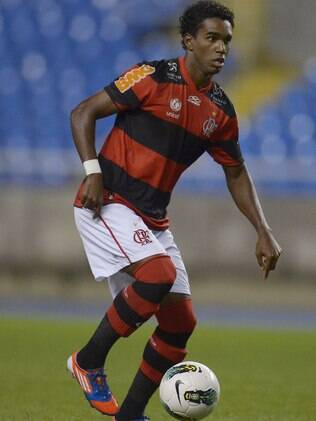Luiz Antônio celebra participação em gol e avalia: Flamengo não está morto