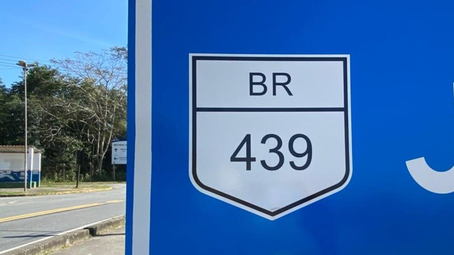 Placa da BR-459 diz que rodovia é BR-439 Placa da BR-459 diz que rodovia é BR-439