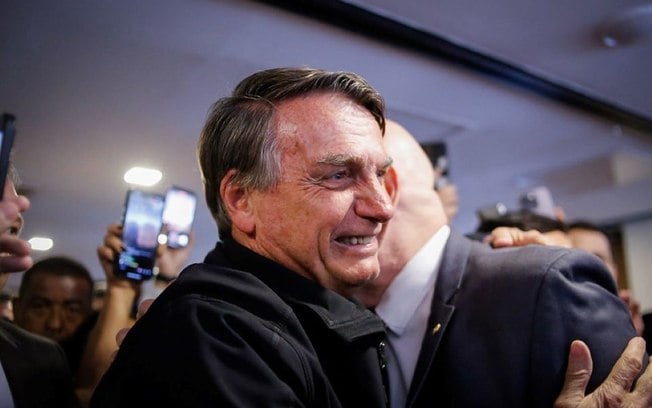 Bolsonaro aprova taxação de compras de até US$ 50