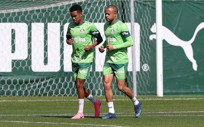 Estêvão e Mayke retornam as atividades no Palmeiras