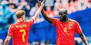 Bélgica se salva no finalzinho e segue viva contra Senegal