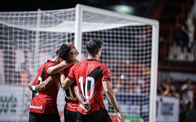 Atlético-GO visita o Internacional em busca da 1ª vitória no Brasileirão