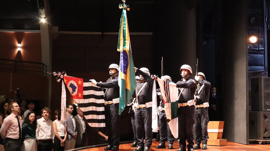 Guarda de Honra durante cerimônia no Teatro Municipal de Vinhedo