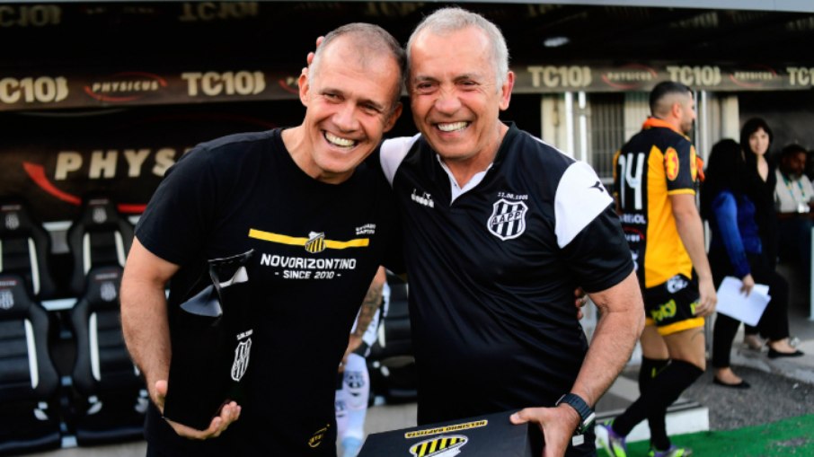 Eduardo Baptista, novo técnico do Inter, é rejeitado pela torcida por elo do pai com Corinthians Eduardo Baptista, novo técnico do Inter, é rejeitado pela torcida por elo do pai com Corinthians