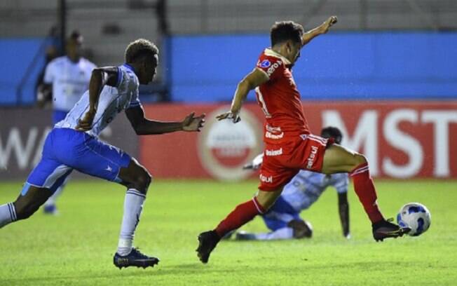 Internacional sai na frente, mas cede empate para 9 de Octubre Internacional sai na frente, mas cede empate para 9 de Octubre