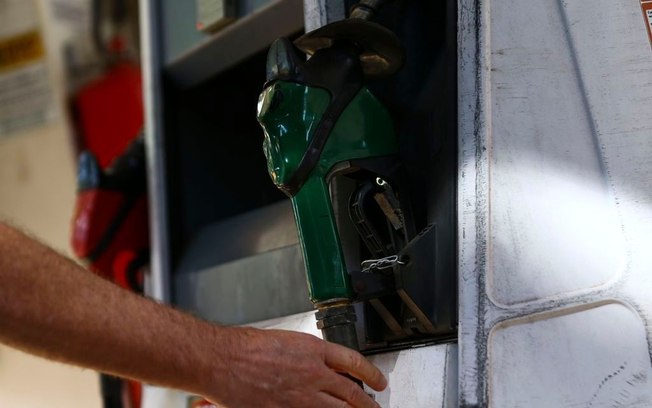 AGU pede investigação contra distribuidoras por não repassarem ao consumidor queda nos combustíveis
