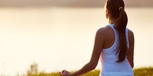 Confira 5 maneiras como a meditação pode ajudar no seu relacionamento