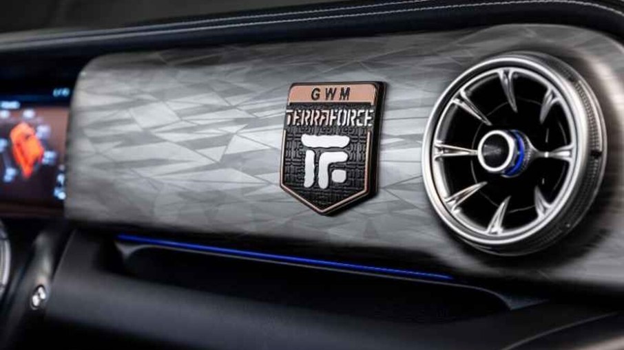 Identificação TerraForce também aparece no painel e reforça a exclusividade da série limitada a 300 unidades. Identificação TerraForce também aparece no painel e reforça a exclusividade da série limitada a 300 unidades.