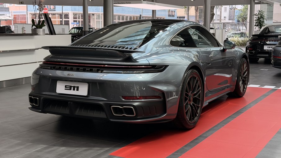 Porsche 911 Turbo S chega ao Brasil com 711 cv