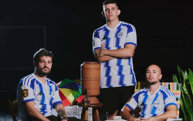 Novo uniforme da Fúria, atual campeã da Kings Cup Novo uniforme da Fúria, atual campeã da Kings Cup