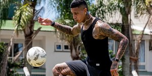 Sem clube, Alef Manga faz pré-temporada em meio a sondagens