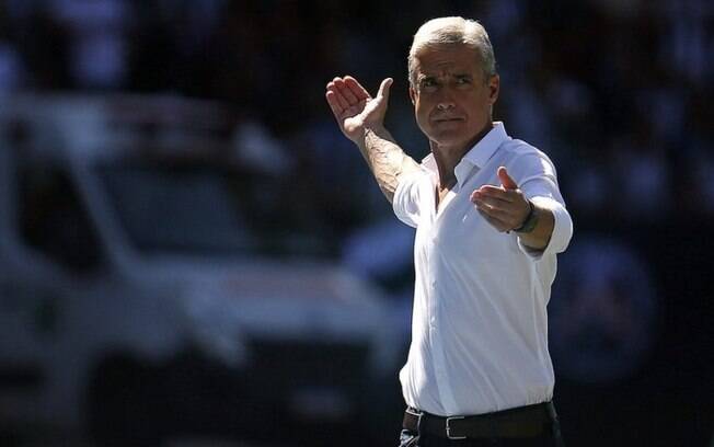 Luís Castro vê Botafogo em bom estágio: 'Vou deixar de falar que estamos em construção'