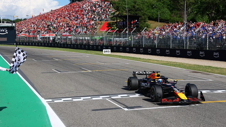 F1: Verstappen
vence GP após largada incrível; Bortoleto é 18º