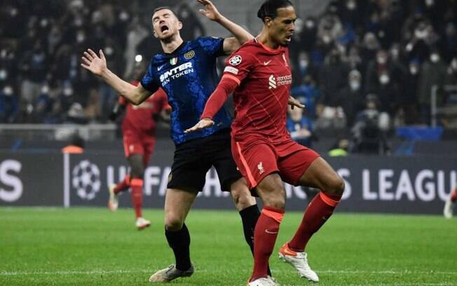 Melhor em campo no triunfo do Liverpool, Van Dijk celebra resultado: 'Vitória merecida'