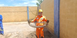 Cobra é resgatada dentro de empresa no interior de MG
