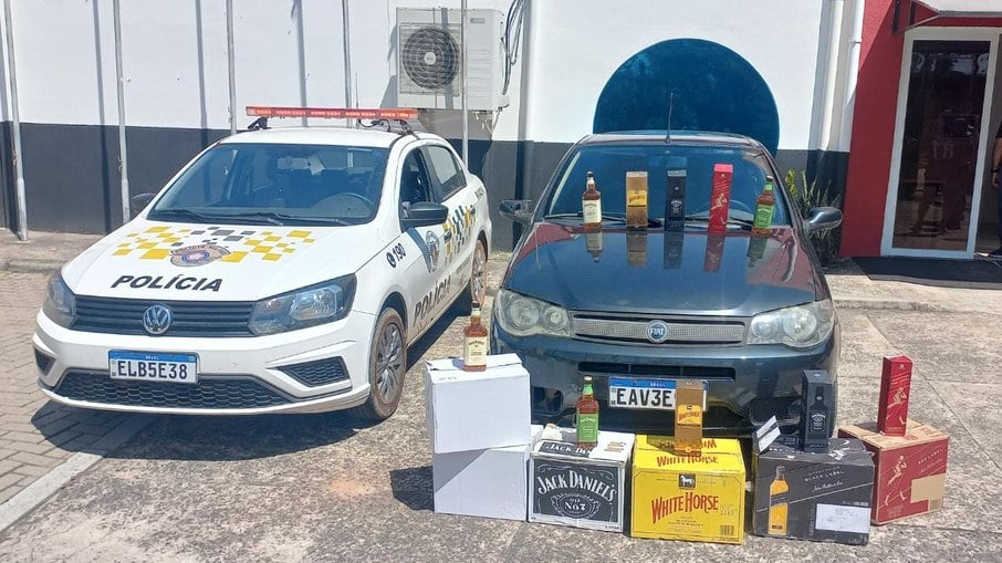 Bebidas foram apreendidas dentro do carro Fiat Siena, em Valinhos