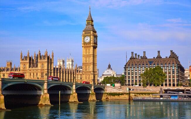 Uma das maravilhas do mundo, o Big Ben, em Londres, foi criticado principalmente por estar em período de reformas