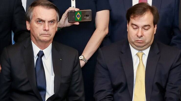 Rodrigo Maia e Bolsonaro debatem à distância; veja as acusações ...