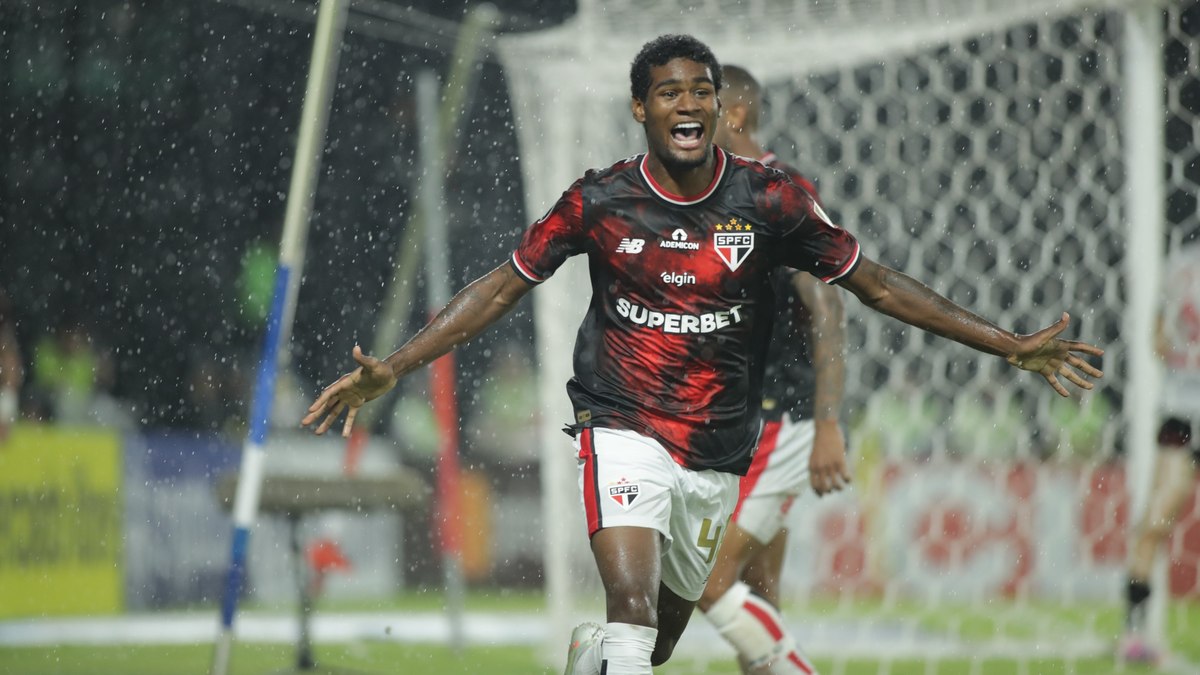 Com pênalti bizarro, São Paulo vence Libertad no Paraguai pela Libertadores