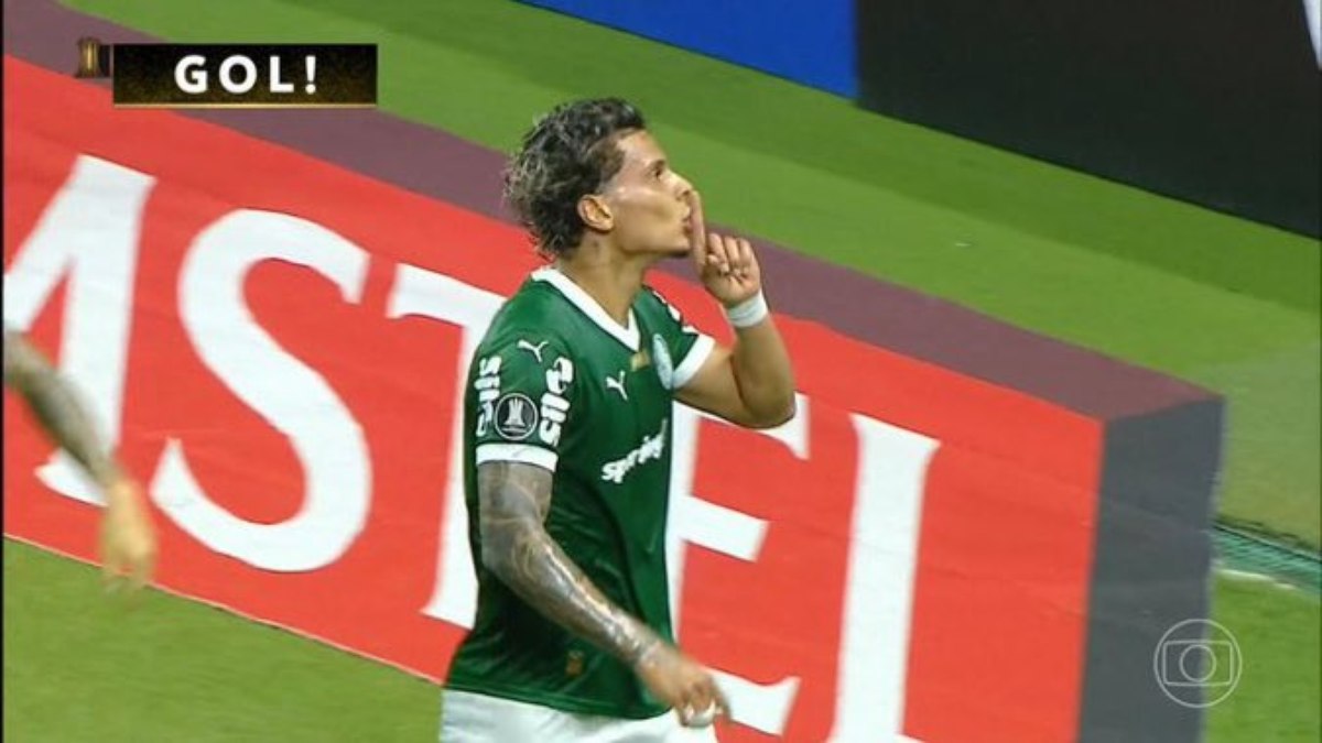 Richard Ríos pedindo silêncio à torcida do Palmeiras Richard Ríos pedindo silêncio à torcida do Palmeiras