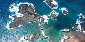 Conheça as ondas camelos: o perigo oculto da Ilha da Trindade