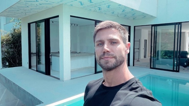 Jonas Sulzbach, do BBB 26, ostenta mansão luxuosa