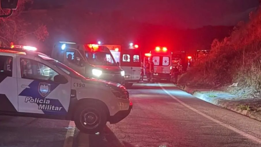Acidente com ônibus na BR-262 deixa três mortos e 44 feridos Acidente com ônibus na BR-262 deixa três mortos e 44 feridos