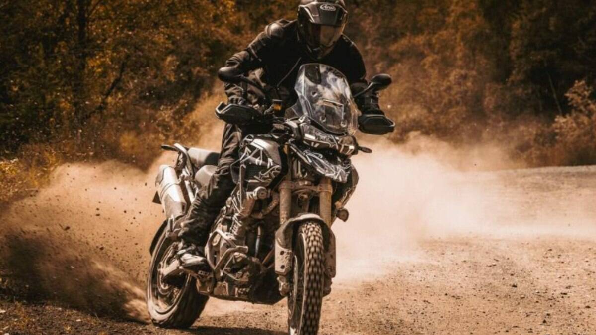 Triumph mostra desenho de sua nova aventureira - moto.com.br