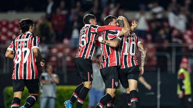 São Paulo vence O'Higgins em noite de golaços no Morumbis