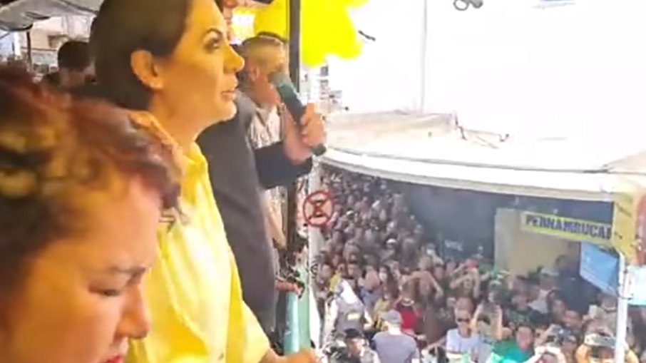 Michelle Bolsonaro participou de comício