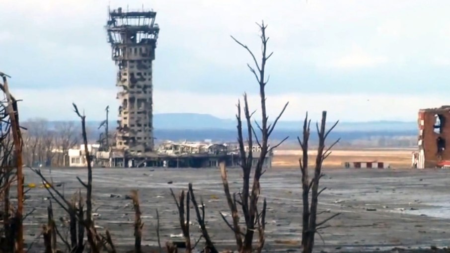 Aeroporto em ruínas em Donetsk na Ucrânia - 30.09.2022