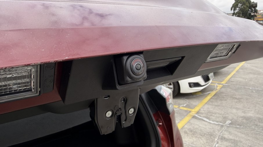 Câmera de ré do Chevrolet Tracker RS tem boa qualidade de imagem e linhas dinâmicas para auxiliar manobras
