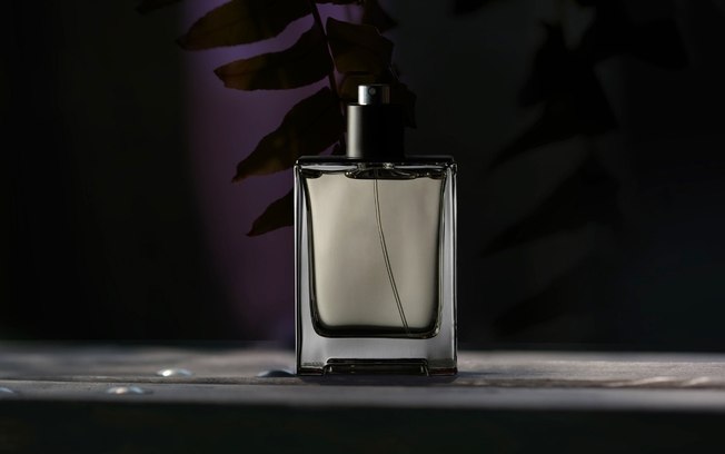 5 perfumes masculinos perfeitos para utilizar em noites quentes