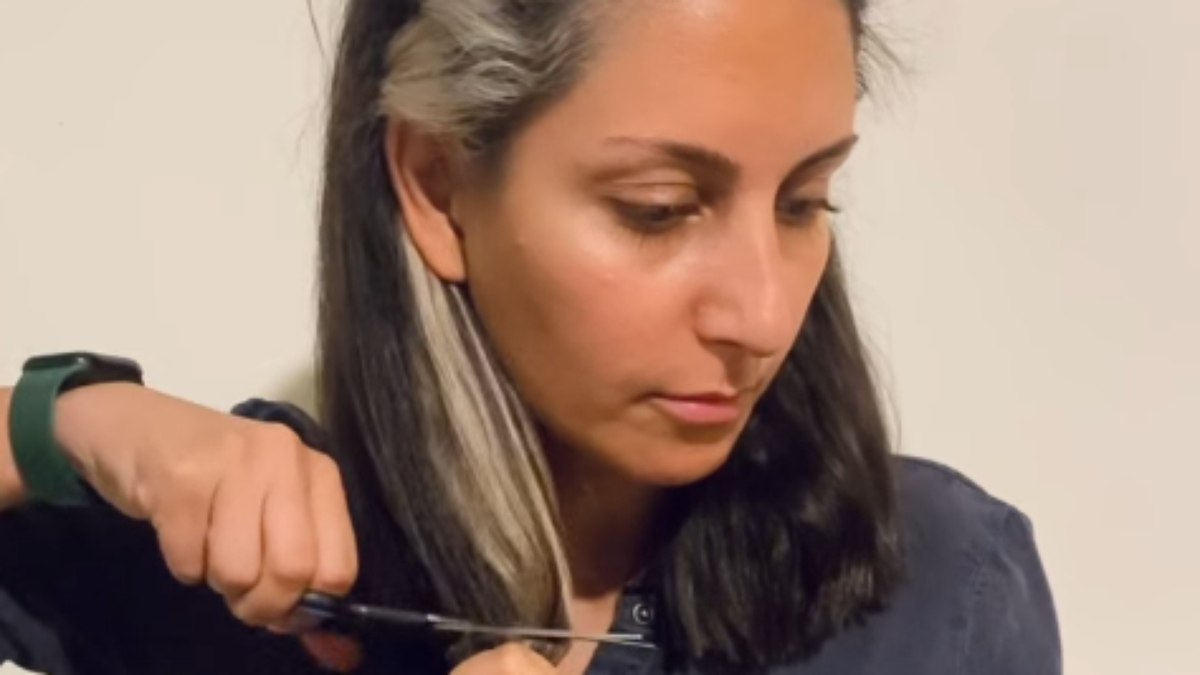Donya Rad, em protesto: corte do telefone por aparecer publicamente sem o hijab.