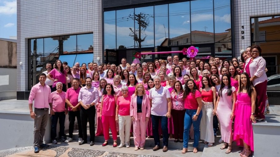 Servidores de Valinhos vestem rosa em celebração ao Outubro Rosa Servidores de Valinhos vestem rosa em celebração ao Outubro Rosa