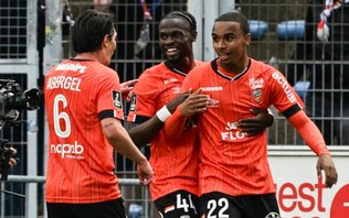 Lorient garante acesso à Ligue 1 um ano depois de seu rebaixamento